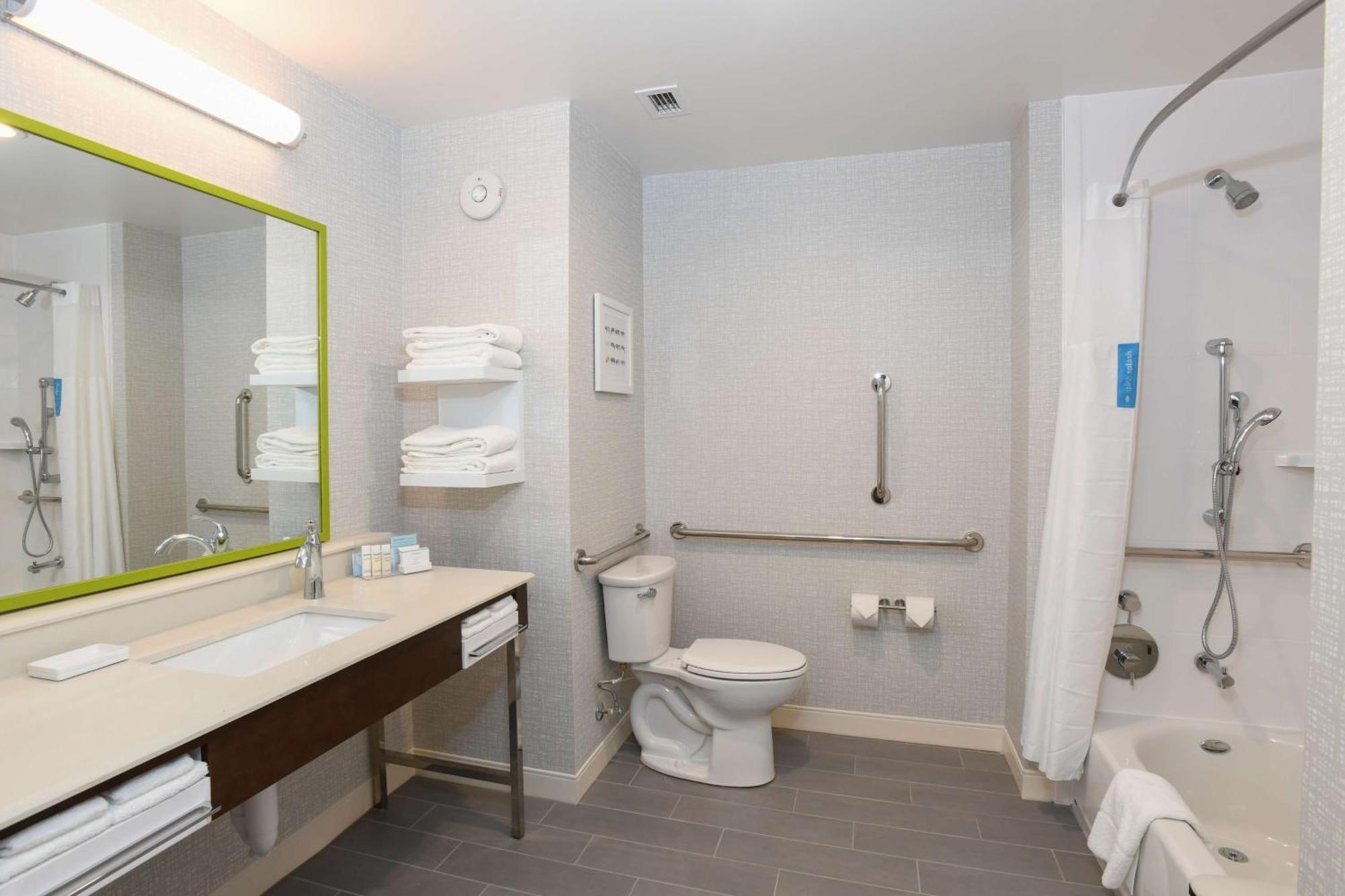 Hampton Inn & Suites Cincinnati Liberty Township West Chester Exterior photo