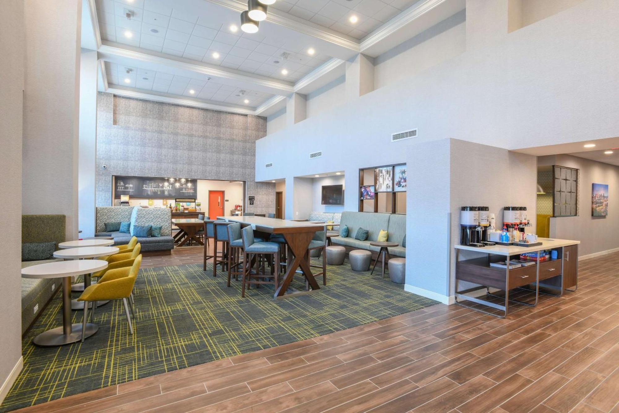 Hampton Inn & Suites Cincinnati Liberty Township West Chester Exterior photo